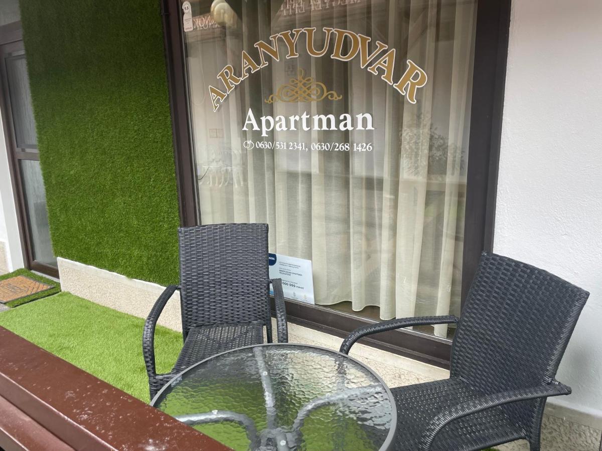 Aranyudvar Apartman เอ็กเกอร์ ภายนอก รูปภาพ