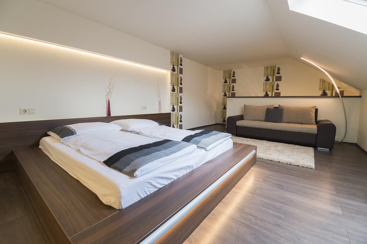 Aranyudvar Apartman เอ็กเกอร์ ภายนอก รูปภาพ