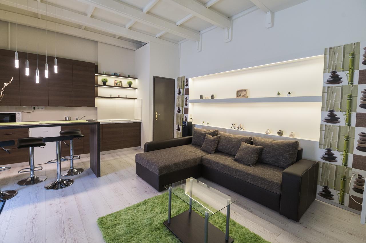 Aranyudvar Apartman เอ็กเกอร์ ภายนอก รูปภาพ